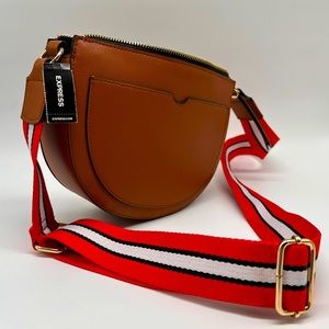Express cognac crossbody